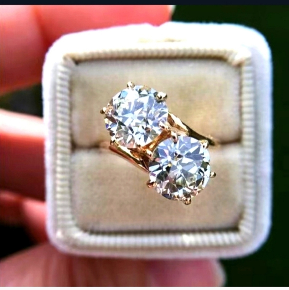 (5) 💍 luxurious stimulated Diamond cocktail ring sz 7